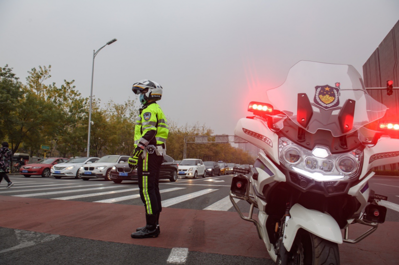 警探号快看北京铁骑交警换装啦