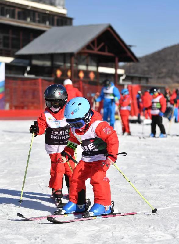 冰雪  | 八达岭滑雪场开板 推"免费教,免费滑"活动