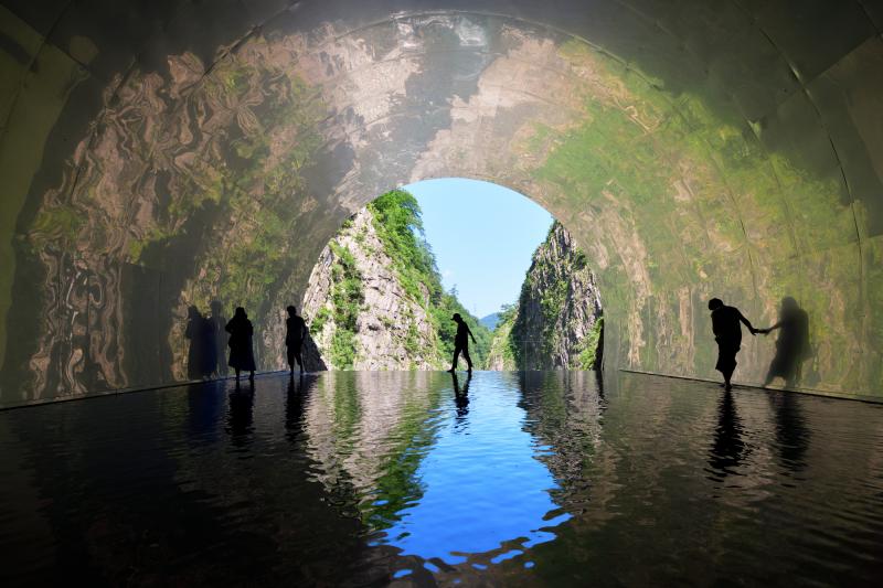 19_MAD_Echigo Tsumari_Tunnel of Light_Light Cave_by Nacasa & Partners Inc..jpg