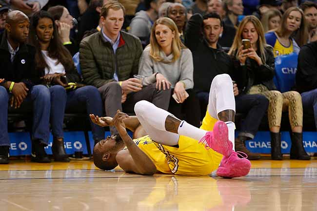 NBA季后赛 ／ 杜兰特小腿拉伤伤情不明