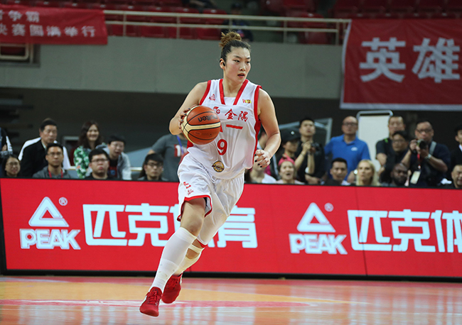 李梦：今年不去WNBA未必坏事 有更多时间提高自己