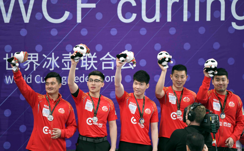 中国冰壶男队获历史最佳战绩