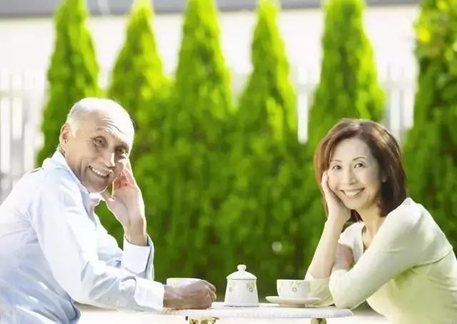 加拿大养老如此贵  为何老人还要排队进？