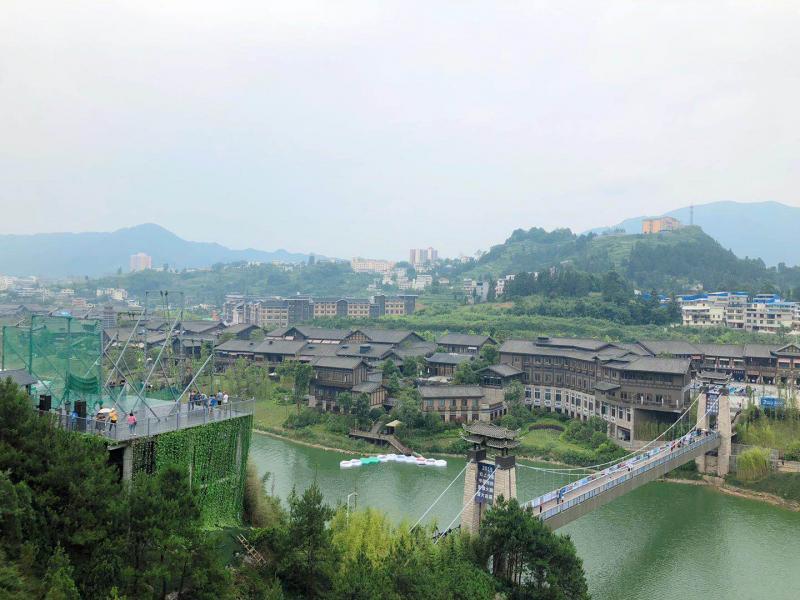 王健林：计划建设大型室内旅游项目 让丹寨淡季不淡