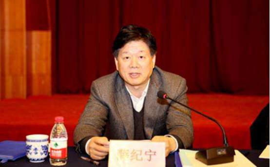 翻开薛纪宁的简历,1955年2月出生的他,1973年7月赴江苏如皋县新民公社