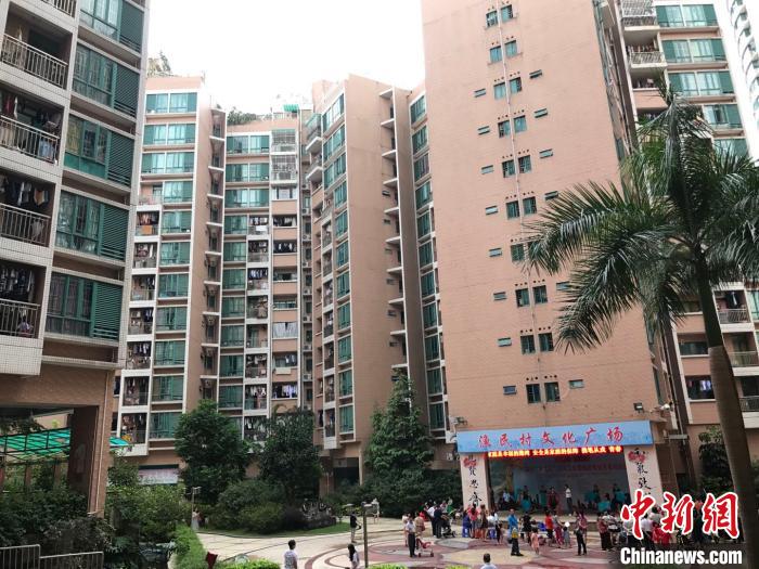 122013690_zsite.jpg