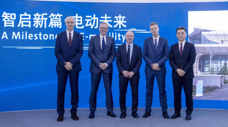 大众汽车（安徽）有限公司全新管理团队，从左至右依次为：施耐德、冯思翰、穆勇、吕尔曼、邵剑.jpg