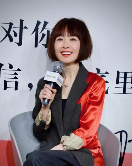 鲁豫3.jpg