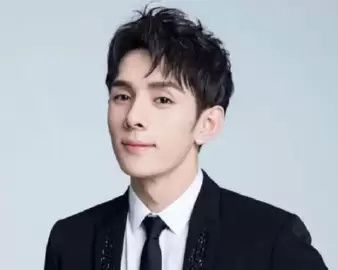李佳奇.jpg
