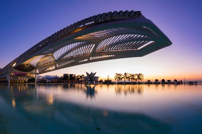 明日博物馆（里约地标建筑，由西班牙新未来主义建筑师圣地亚哥·卡拉特拉瓦设计）.png
