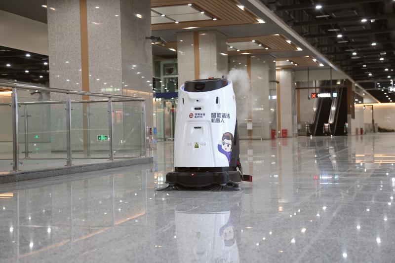 4、16号线南段各站配备智能清洁机器人 为乘客提供安全的出行环境.jpg