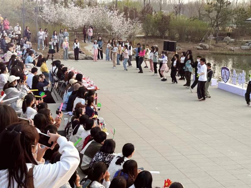 【暖心人】3月30日“壶畔音乐节”专场街舞社随机舞蹈节目.jpg