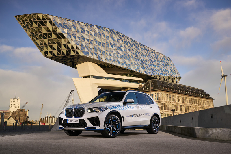 02.BMW iX5 Hydrogen氢燃料电池车.jpg