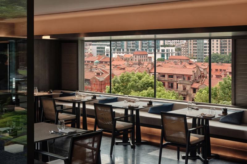 阿丽拉上海_映庭用餐区（石库门景观）Alila+Shanghai_Garden+Pavilion+Dining+Area+with+Shikumen+View 大.jpeg