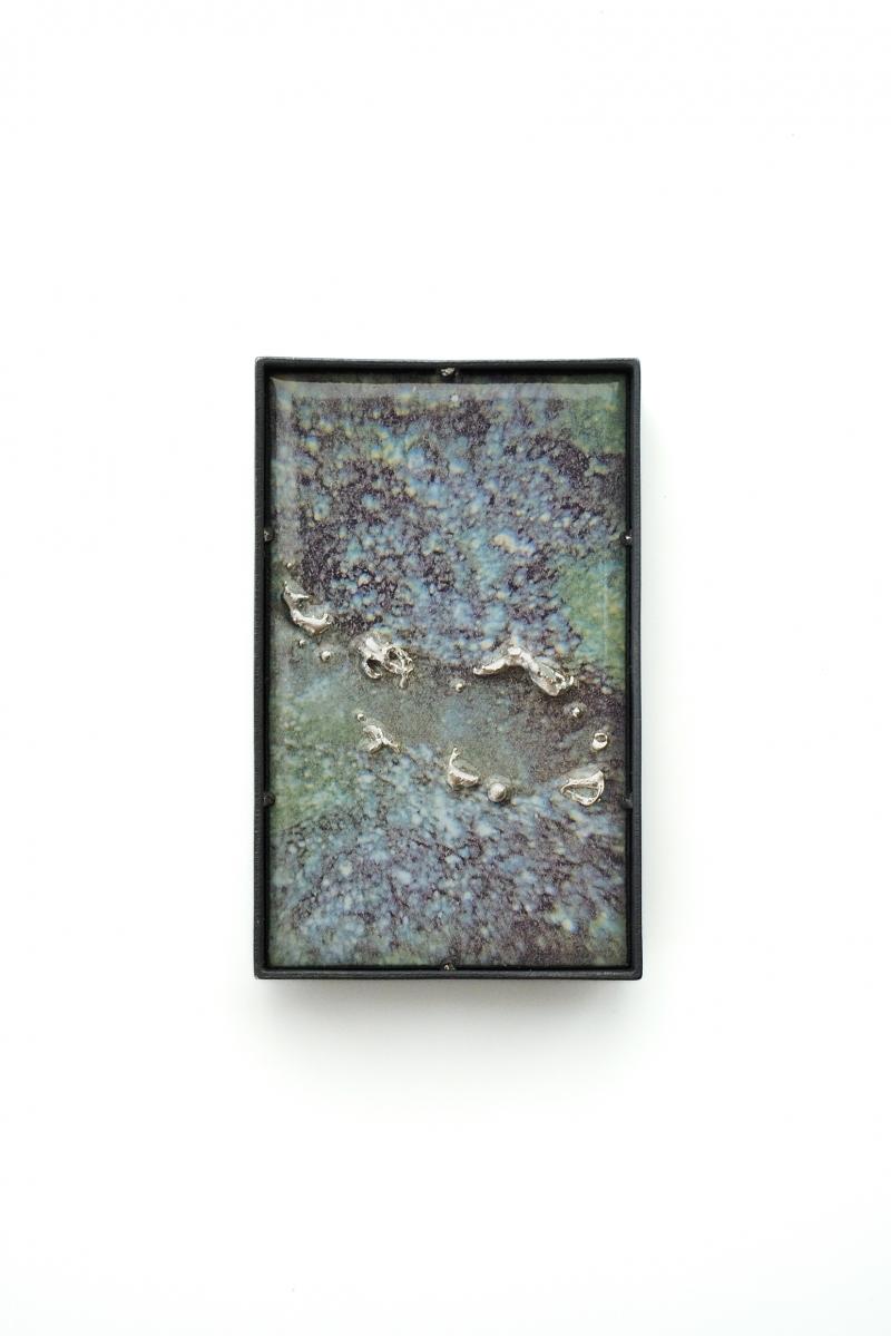佟安荻《秘境》珐琅、铜、银、不锈钢 5.1×3.2×0.8cm 2024.jpg