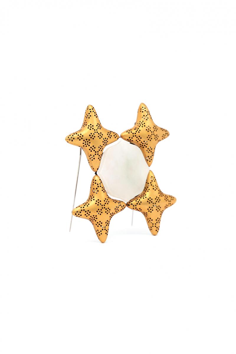 刘小奇 《星云》 紫铜、黄铜、翡翠、大漆、金箔、钢针 6×6.5×1.2cm 2024.jpg