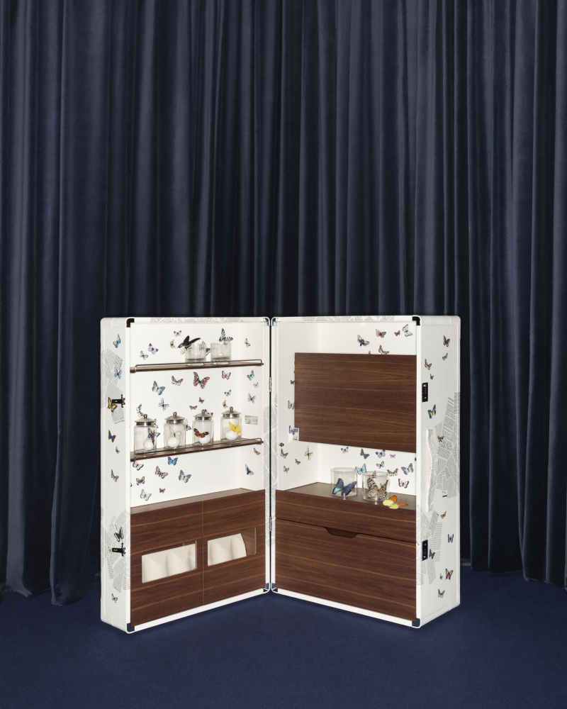 Fornasetti x Poltrona Frau 2025年特别款1919扶手椅与Isidoro酒柜（2）.png