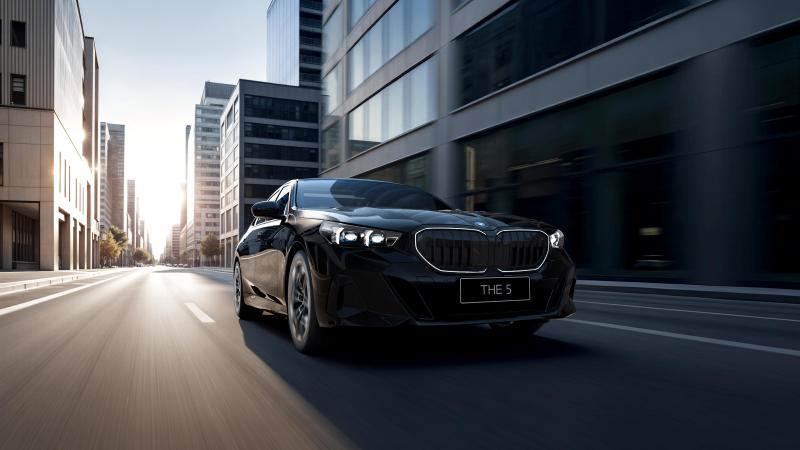 02.BMW 5系曜夜版“黑武士”广受市场喜爱.jpg
