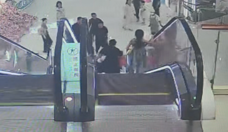 坐扶梯2.png