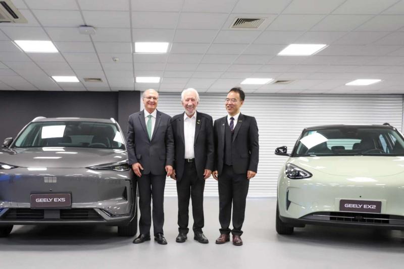 1763543852480133.jpg 合影.jpg