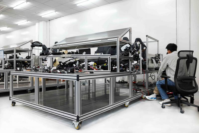 1764059506842921.jpg 新闻稿配图-软件定义汽车(SDV)开发,CEA Lab Car 的实际开发流程.jpg