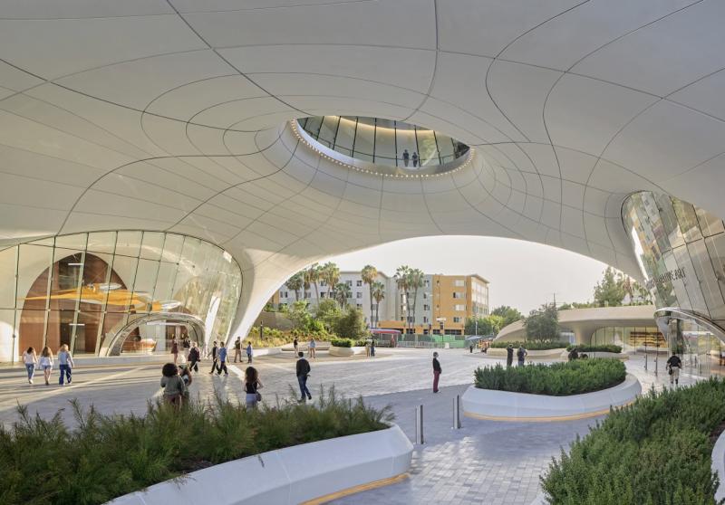 01. Lucas Plaza. Courtesy Lucas Museum of Narrative Art. Photo by Hufton+Crow 大.jpeg