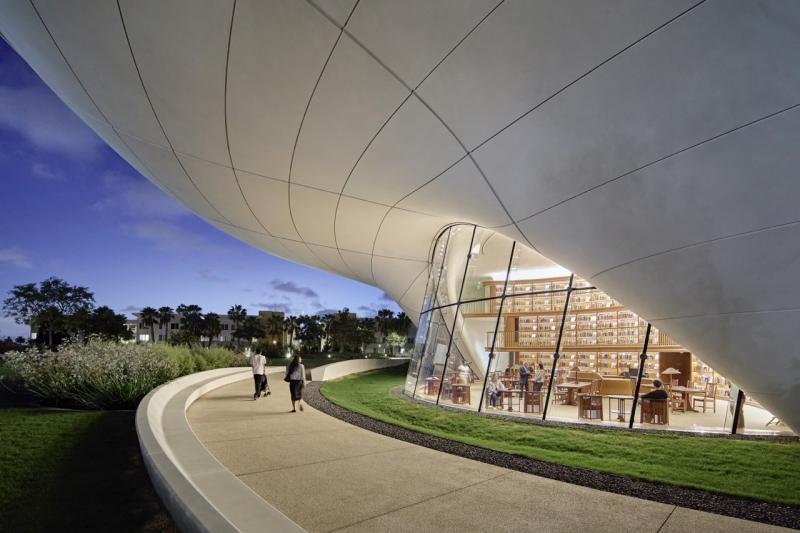 20. Library. Courtesy Lucas Museum of Narrative Art. Photo by Hufton+Crow 大 2.jpeg