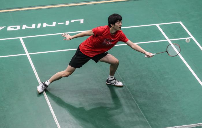 6月3日,辽宁省羽毛球队队员安誉在进行训练.