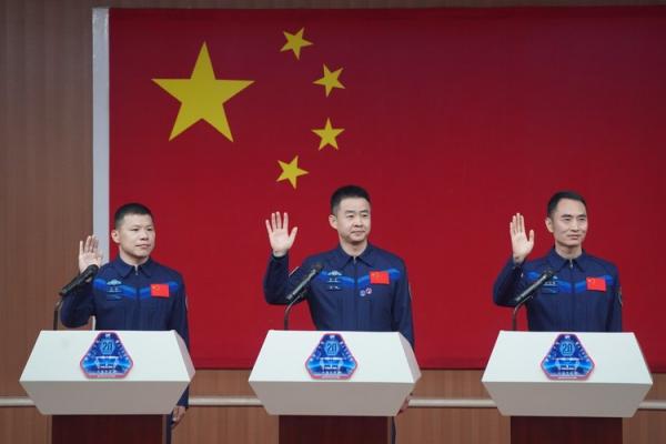 新“出差三人组”亮相！神二十乘组简历来了