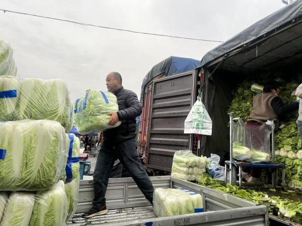北京冬日“菜篮子”有保障：耐储菜价稳，猪肉量足