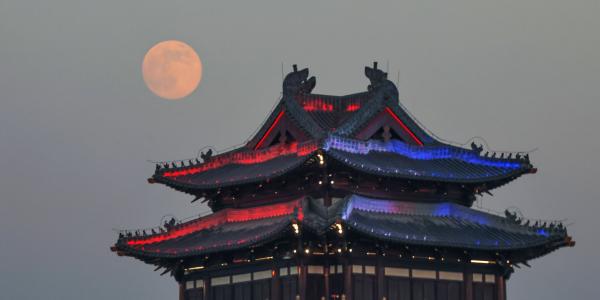 视野｜“超级月亮”亮相天宇