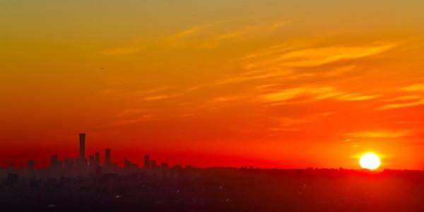 美图｜京城朝霞染天际 尽显京韵之美