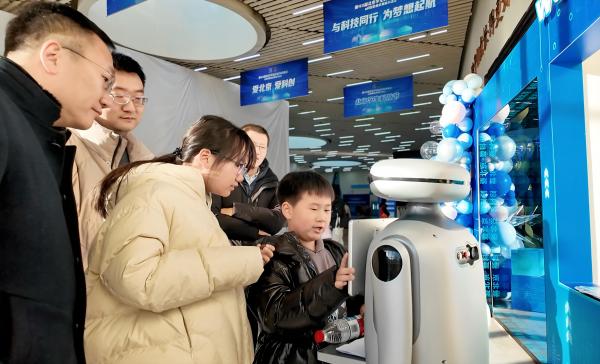 千名师生共启“科技梦想之旅” 万余学生为首都发展贡献“金点子”