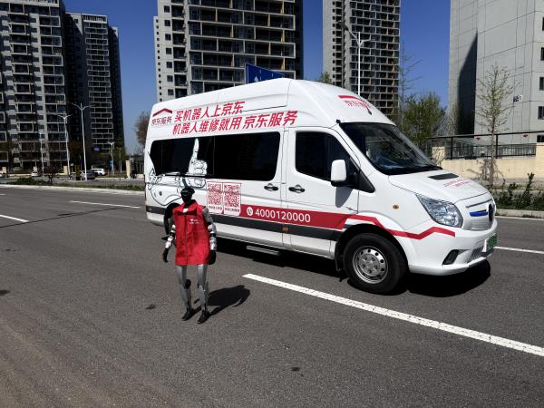 首辆“机器人救护车”低调现身机器人半马测试赛