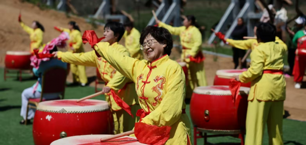 视点｜放非遗风筝，赏油菜花田